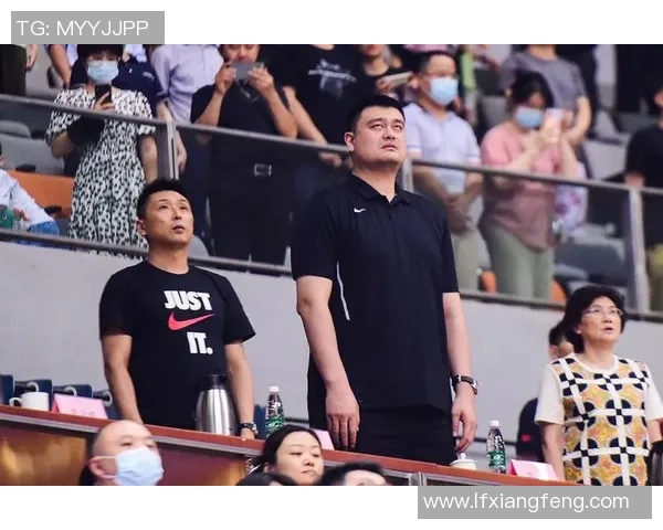 姚明高尔夫现场精彩瞬间回顾与明星球手互动的独特体验