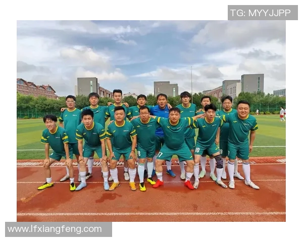 香港足球明星队激情四射的背景音乐带你领略足球魅力与团队精神的完美结合